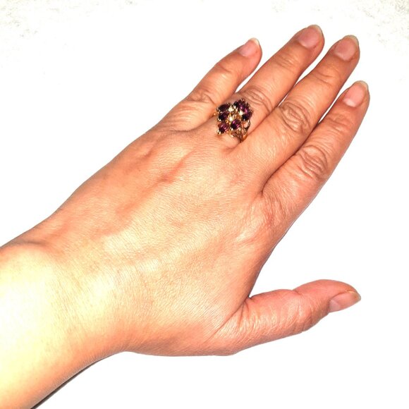 Elegant Vintage 18KT Gold H.G.E Purple Crystal Cluster Cocktail Ring – Size 5 - Picture 5 of 15